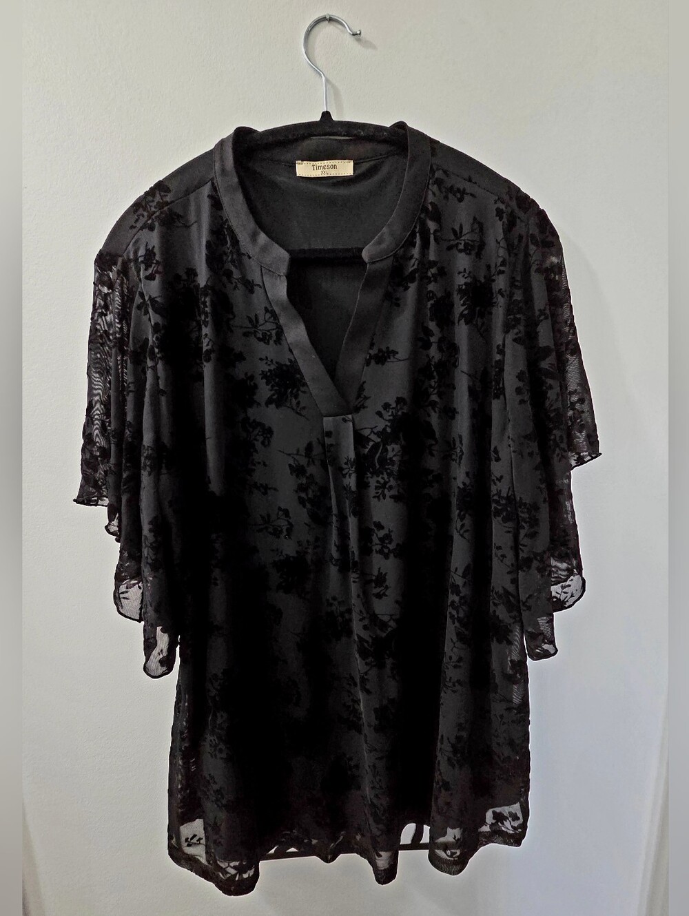 GREAT FOR WITCHY SEASON/HALLOWEEN COSTUME Black Velvet Burnout Flutter Tunic